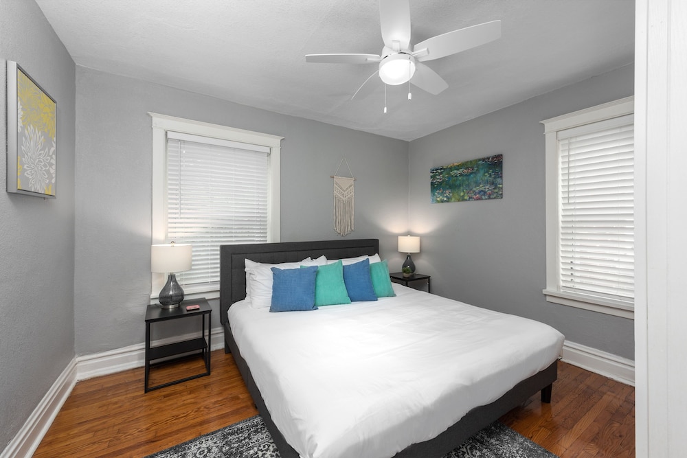 Central Garden Getaways Corp Rentals by NamaStay view 4