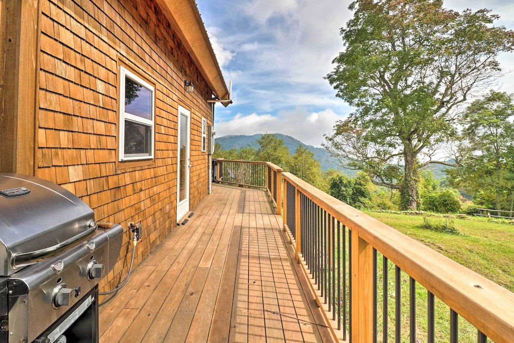 Deck + Mtn Views: Hot Springs Hideaway on 13 Acres