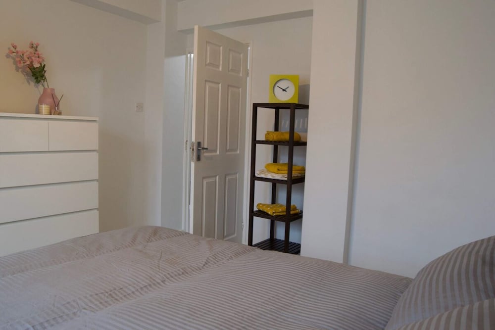 Modern 1 Bedroom in Shadwell With Balcony