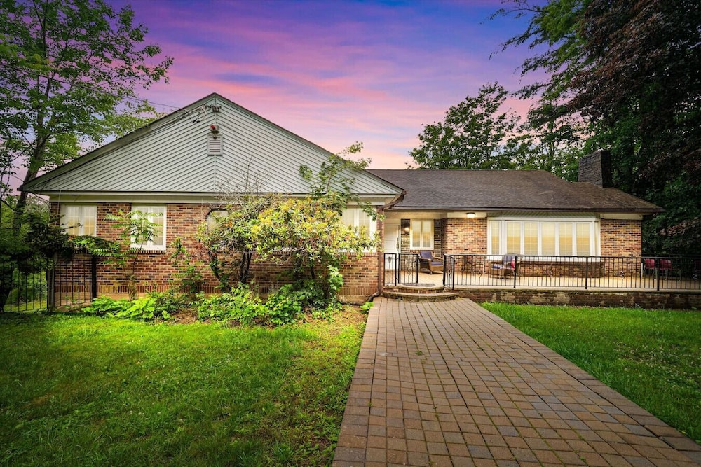 Large 7BR Villa Sleeps 16 Indoor Pool Hot Tub