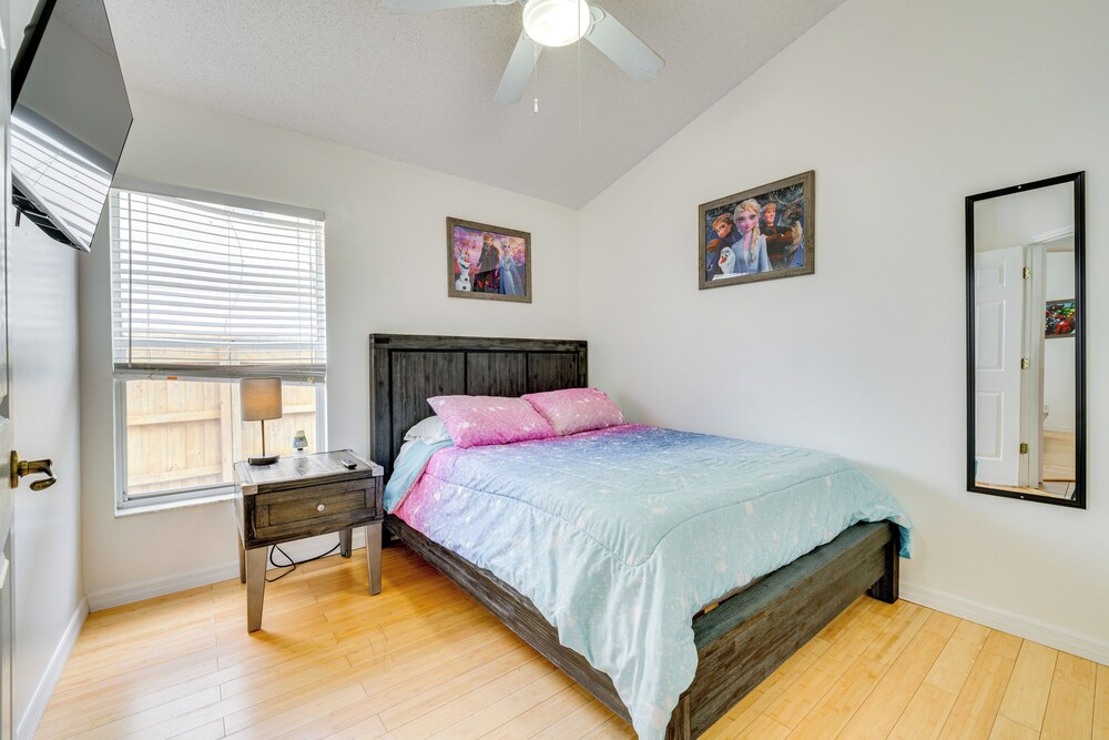 12 Mi to Disney: Family Home w/ Lanai in Davenport