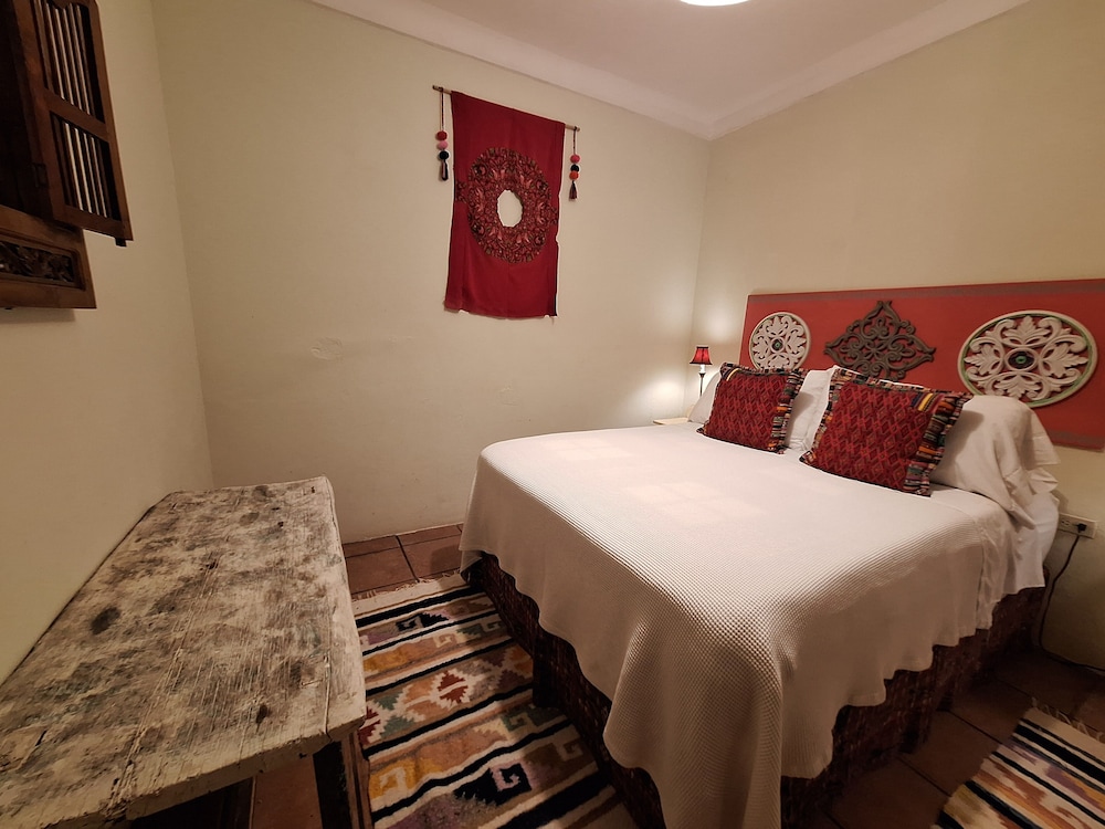 Yellow House - Hostel