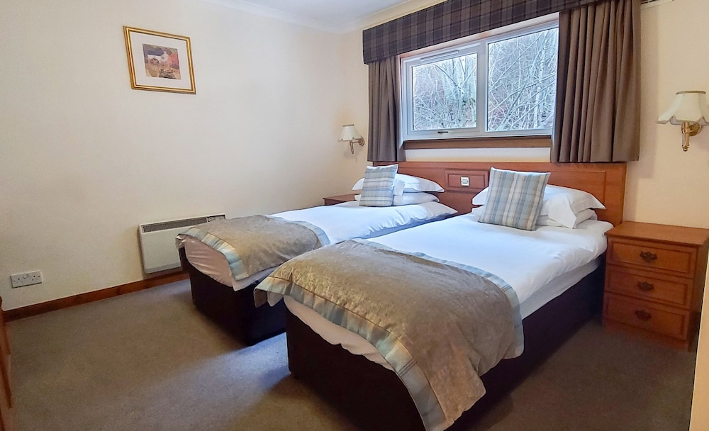 Loch Rannoch Highland Club Otter Lodge 02