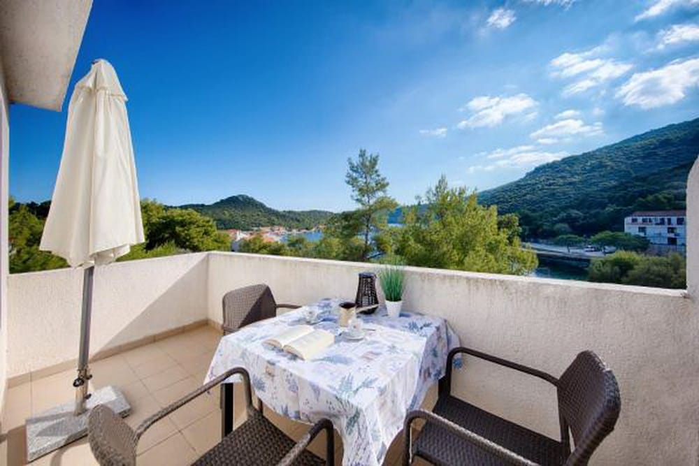 Apartments Bruna Lastovo