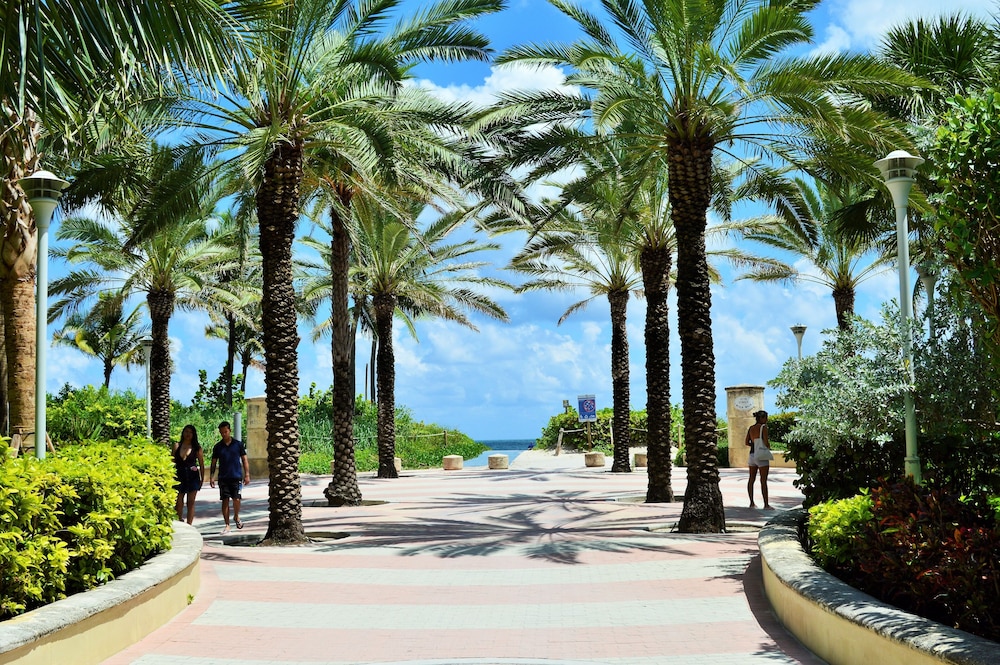 Penthouse De Soleil South Beach - On Ocean Drive Miami Beach Studio Bedroom Condo by RedAwning