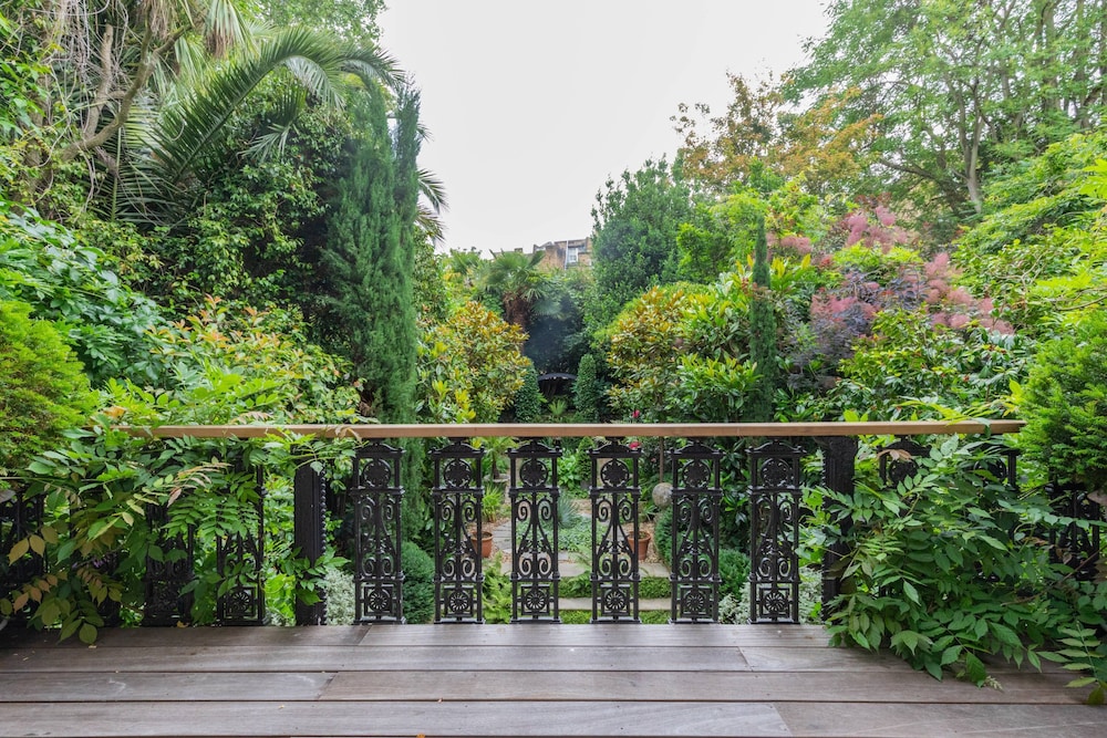 Penywern Road IV by Onefinestay