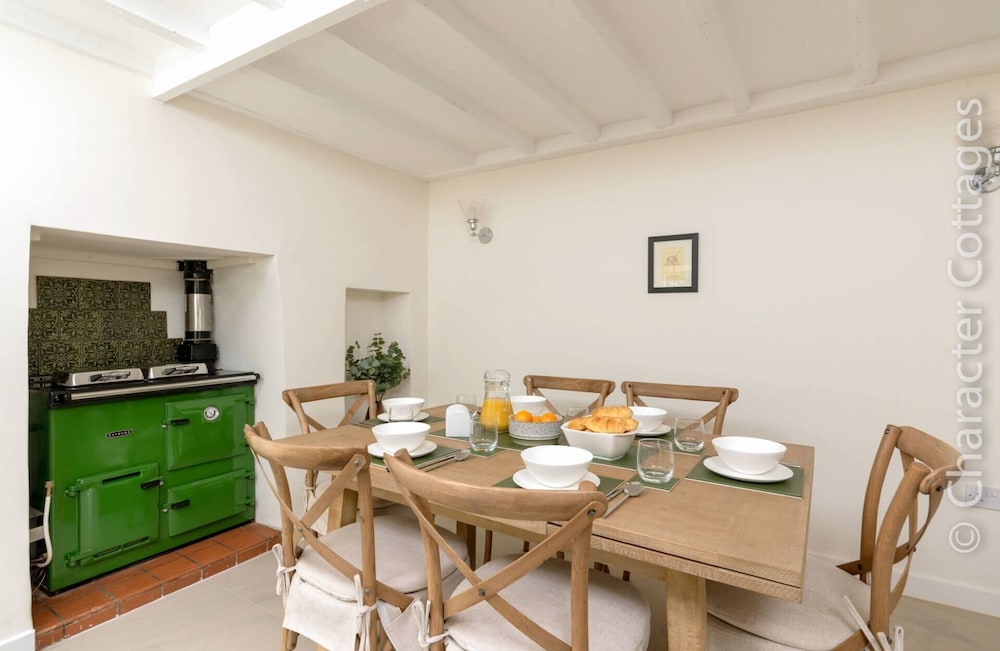 Holly Cottage