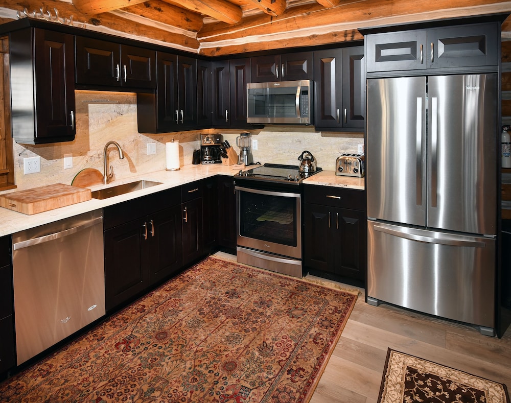 Timbercreek #10b 3 Bedroom Home by RedAwning