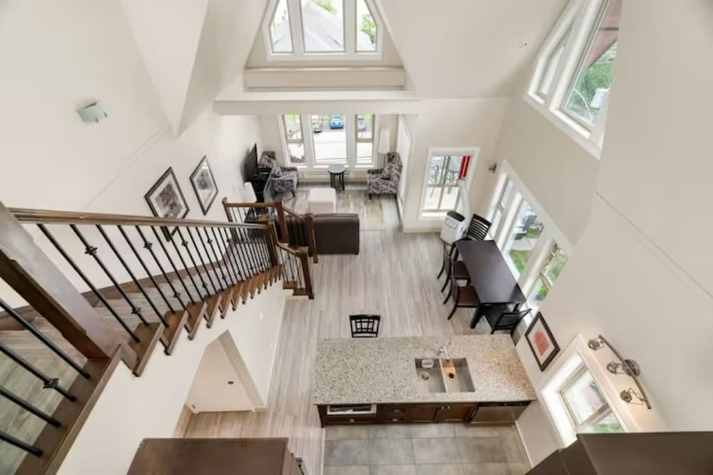 Scenic 3BR Penthouse Suite