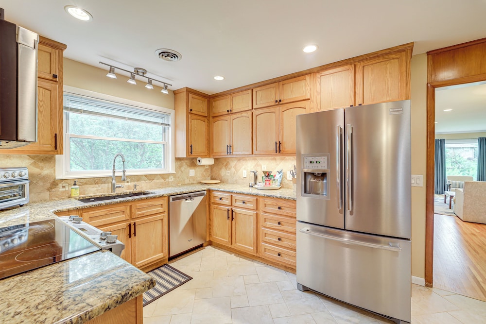 6 Mi to Dtwn: Waterfront Home in Tulsa!