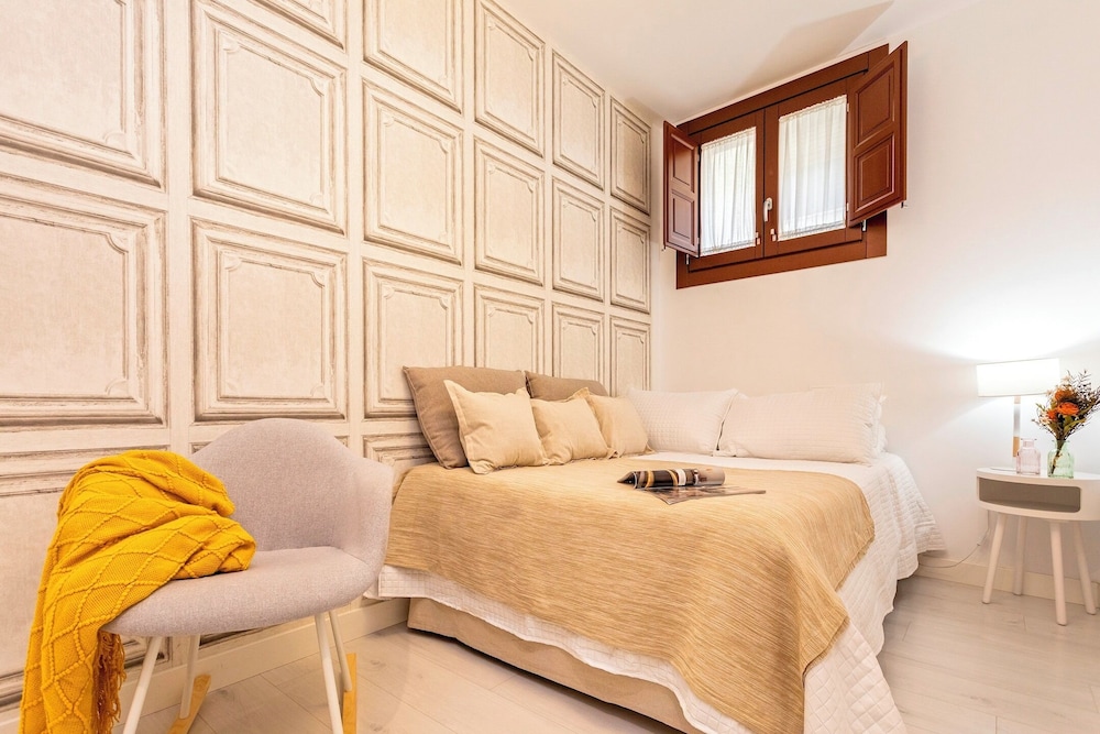 Charming Two-bedroom Apartment Near Cathedral Zacatin 103