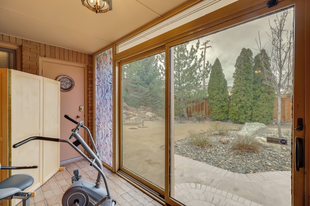2 Living Areas + Library! Home 22 Mi to Mt Rose