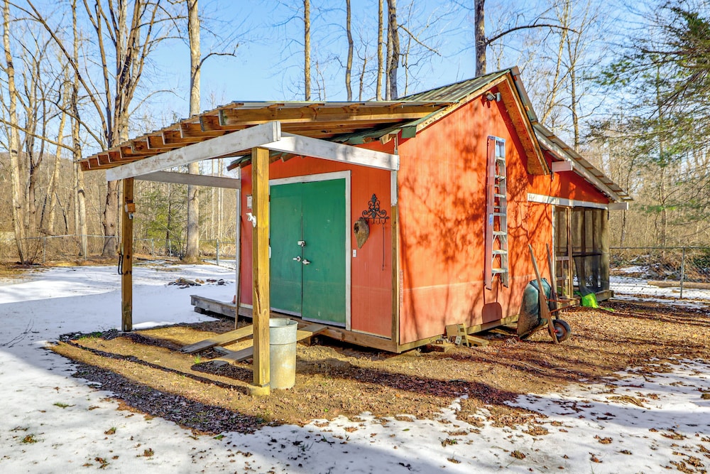 Fish, Hike & Relax: Marietta Gem w/ River Access!