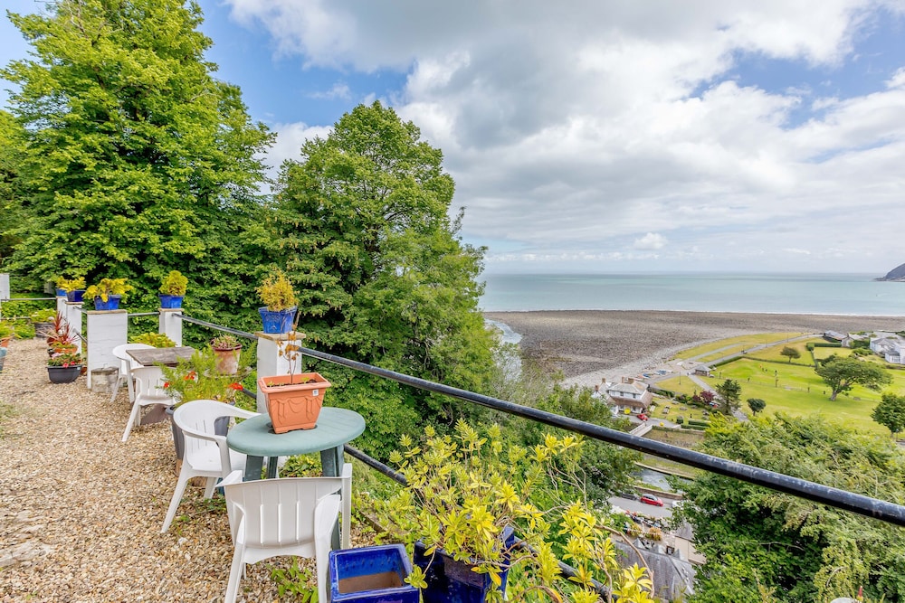 Lynmouth Vacations - Clooneavin Apartment 8 - Property Image 1
