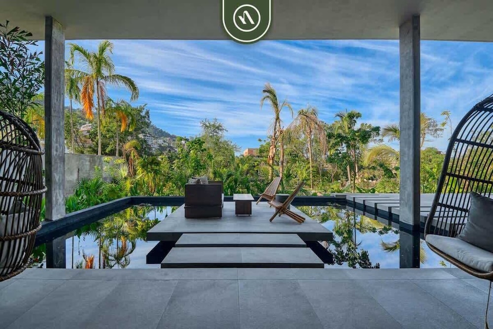 New Studio - King Bed - Pool - Jacuzzi - Gym