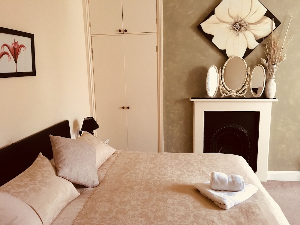 Bentons Guesthouse