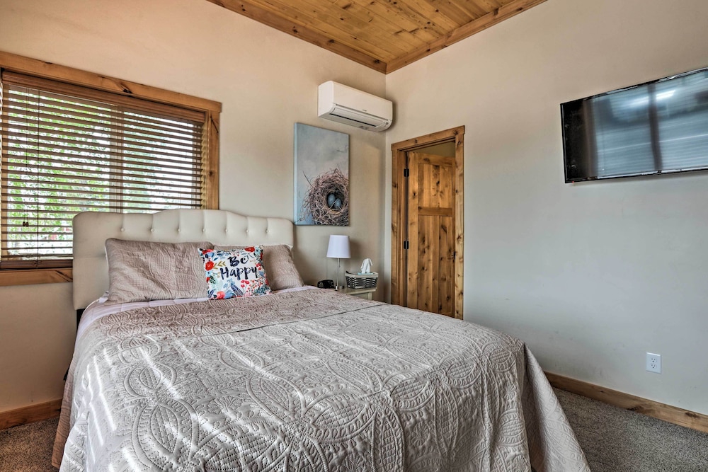Modern Main Street Apt - Near Outdoor Recreation!