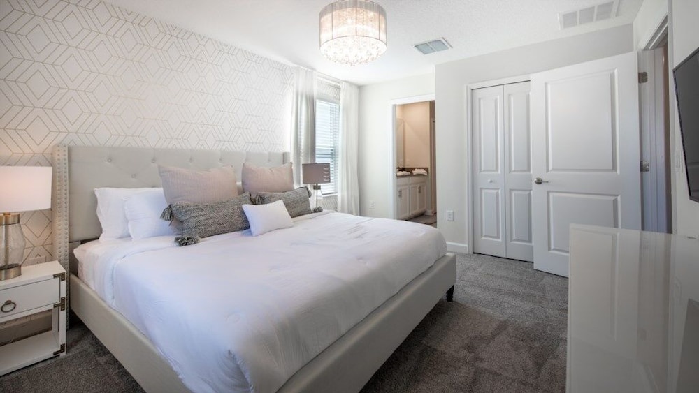 Spacious Family 7 Bed Pool Home And Game Room 7 Bedroom Home by RedAwning view 3