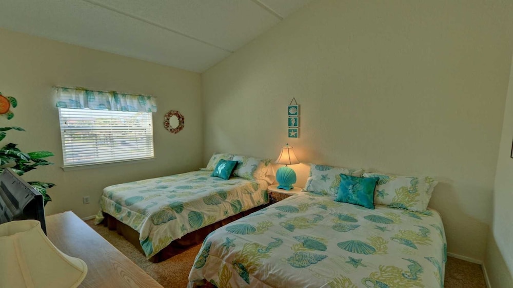 Morningbreeze 1302 2 Bedroom Condo by RedAwning view 5