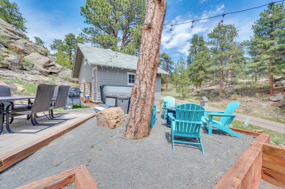 Steps to Estes Lake: Mtn-view Hideaway w/ Hot Tub!