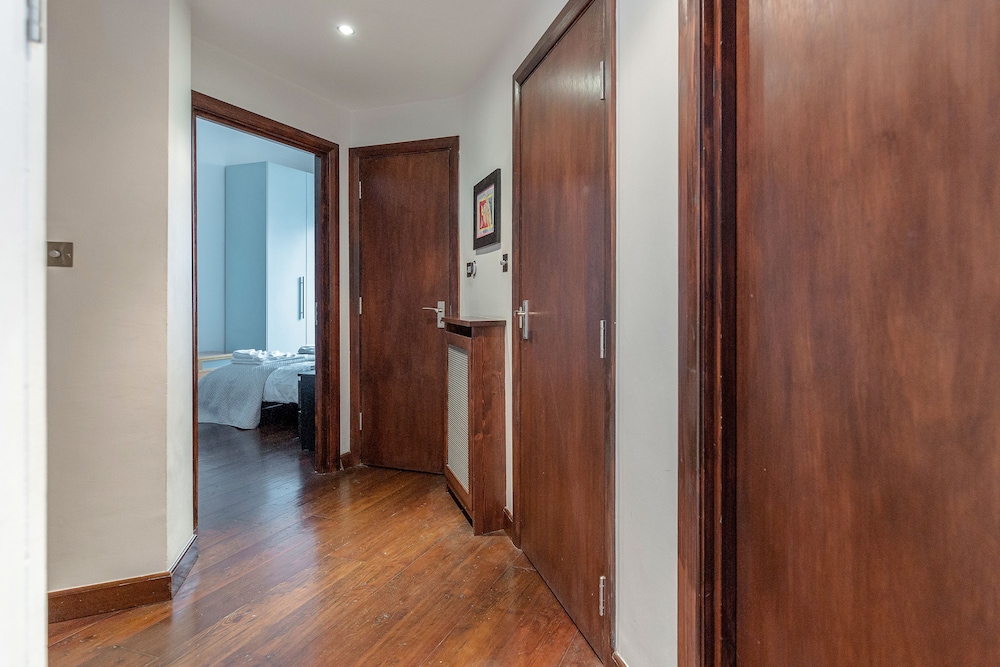 South Ken Apartment by BaseToGo