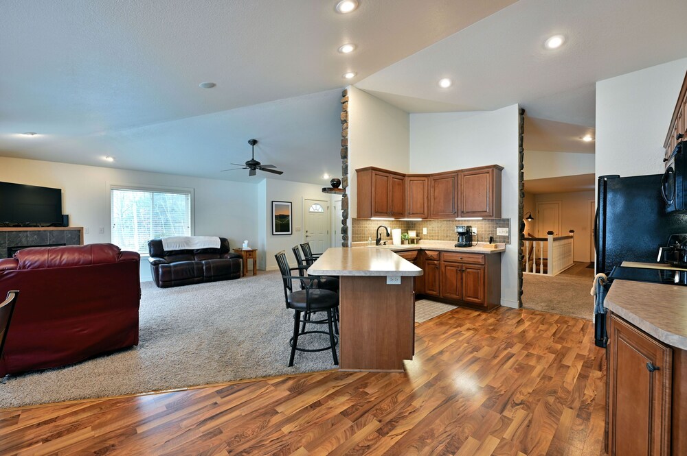 Unit 701 5 Bd 3 Ba 5 Bedroom Condo by RedAwning