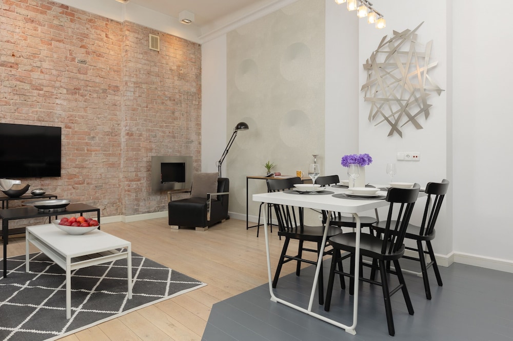 Warsaw Radna Apartment by Renters view 4