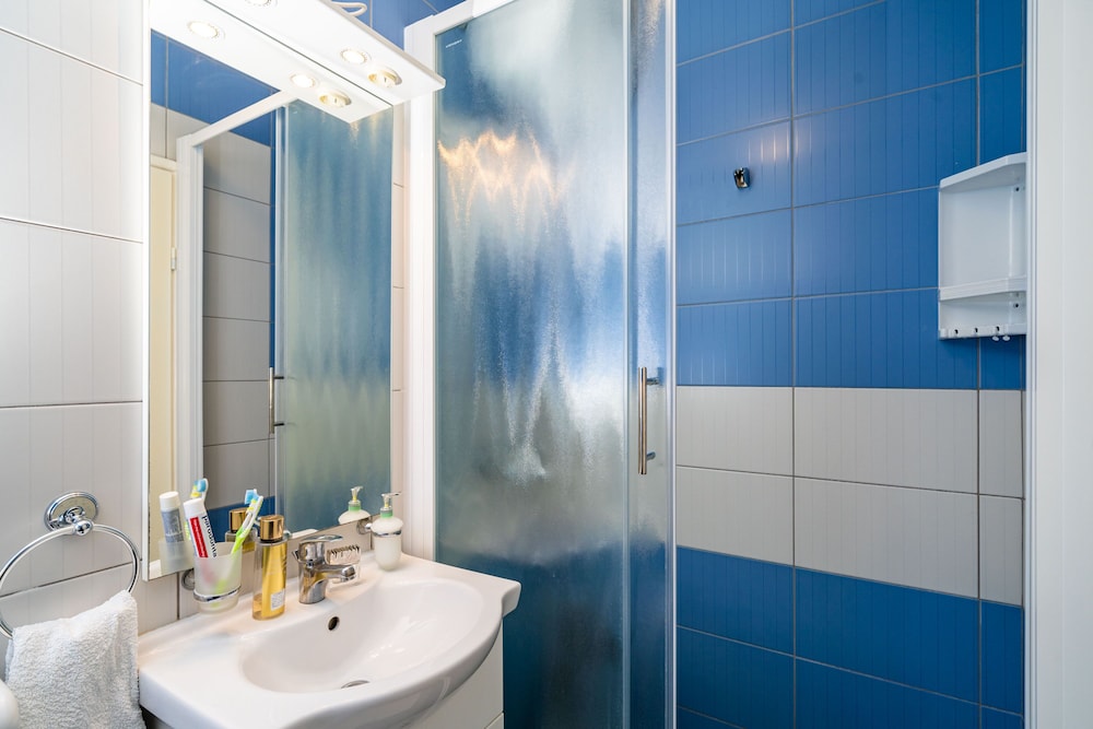 Jele Rooms