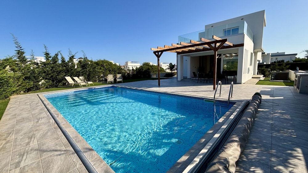 Sunrise Villa With Private Pool