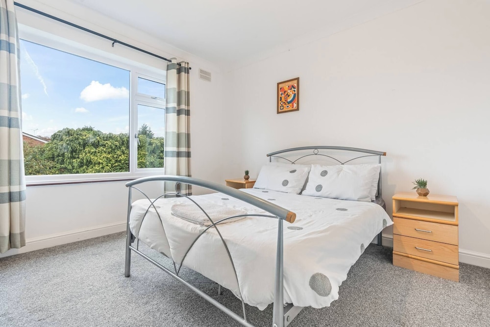 Beautiful 5 Bedroom Home in Coventry 14min to NEC
