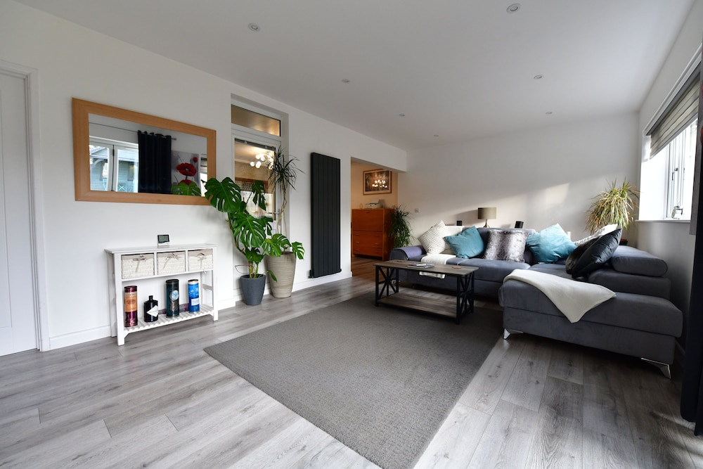 2Bd Garden Home - A Short Walk To Stonehenge