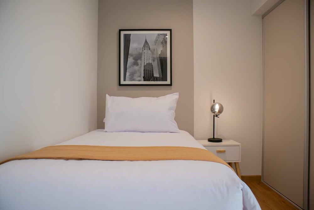 Picturesque 2BR With Fantastic Pool in Miraflores