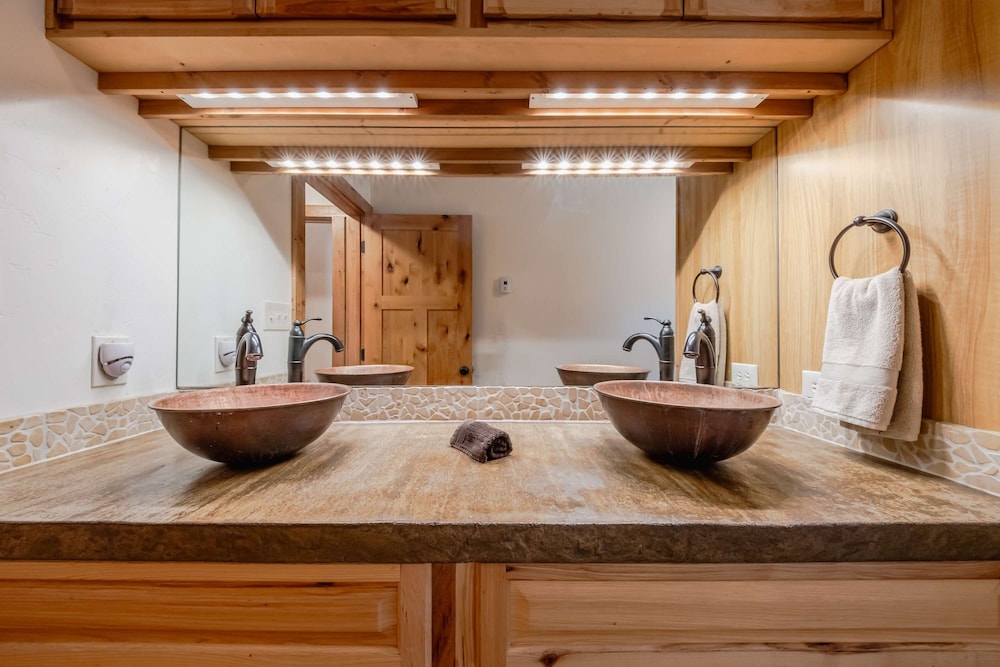 Flathead River Retreat For 15!