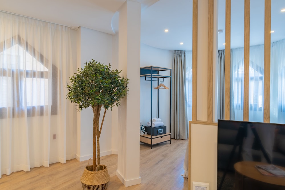 Feelathome Atarazanas Apartments 11