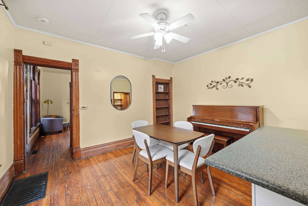 Vino & Vibes Villa Sleeps 6!
