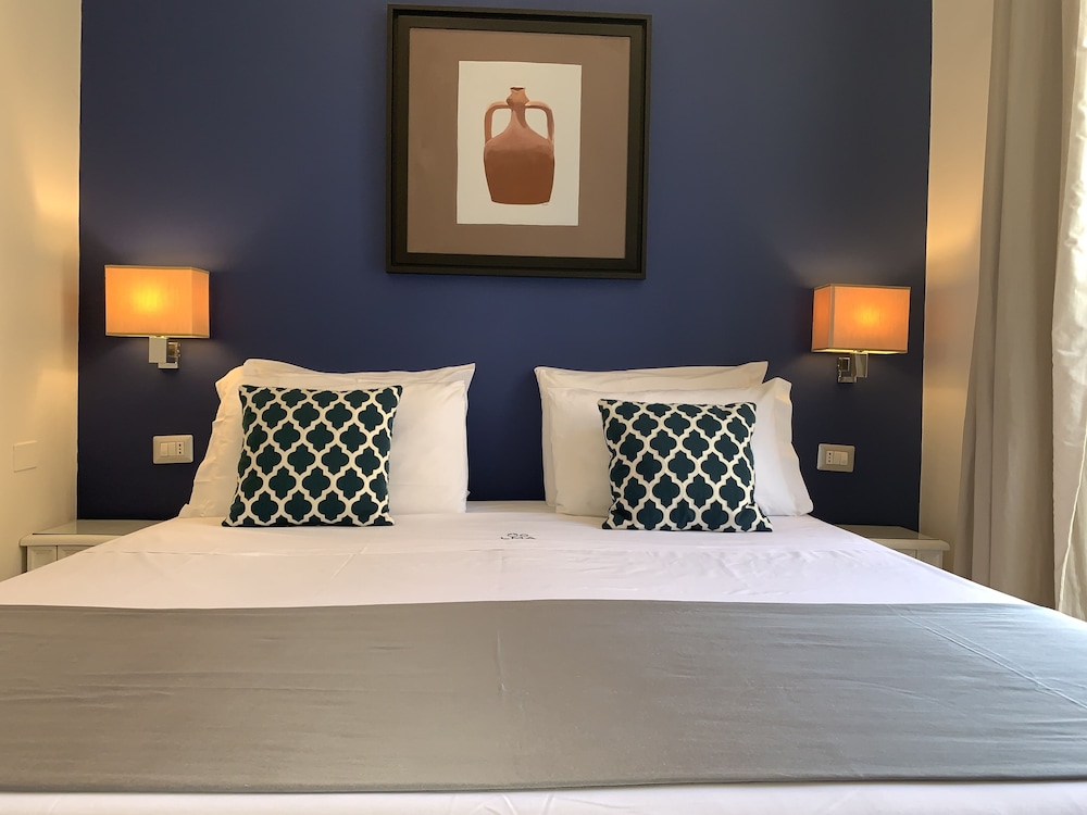 Bed & Sleeping Area
