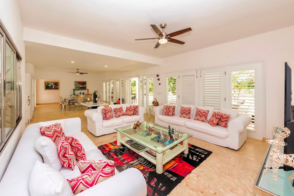 Bougainvilla 392 Golfview Pool BBQ Maid view 4