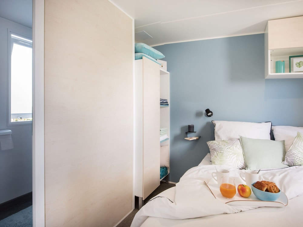 Comfortable Chalet With Microwave, on a Holiday Park 1 km. From the Beach view 3