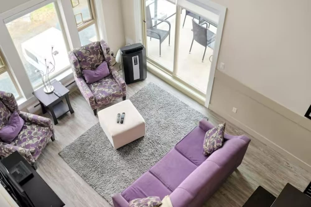 Harrison Lake Pets Welcome 3BR Suite