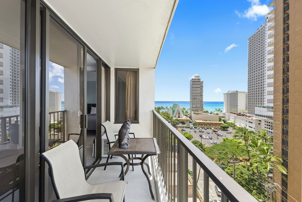 Waikiki Banyan 1BR