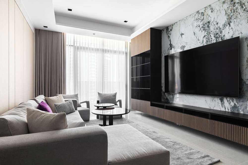 SIMPLY COMFORT Skyline Apts at Nobles Tower with Luxury Burj View