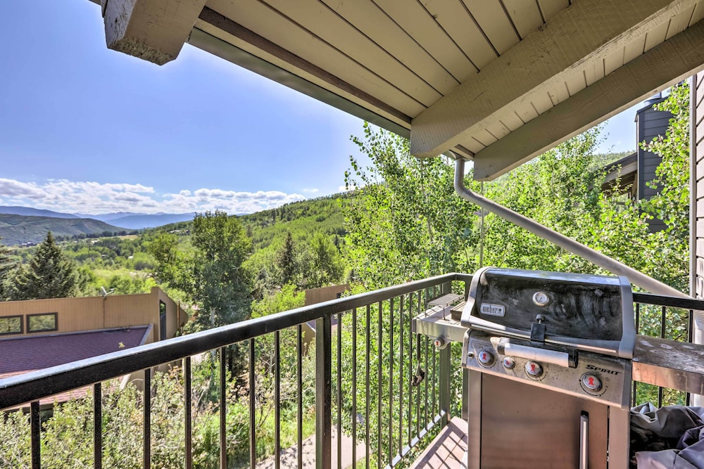 Tasteful Snowmass Escape < 1 Mi to Slopes! view 5