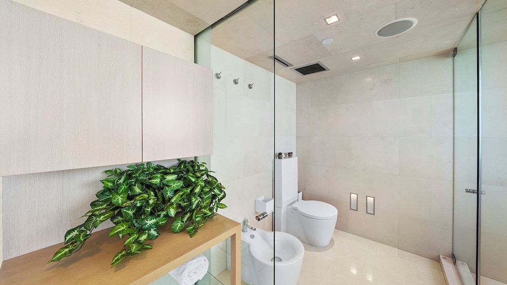 Luxury Vacation Rentals at The Setai by LRMB