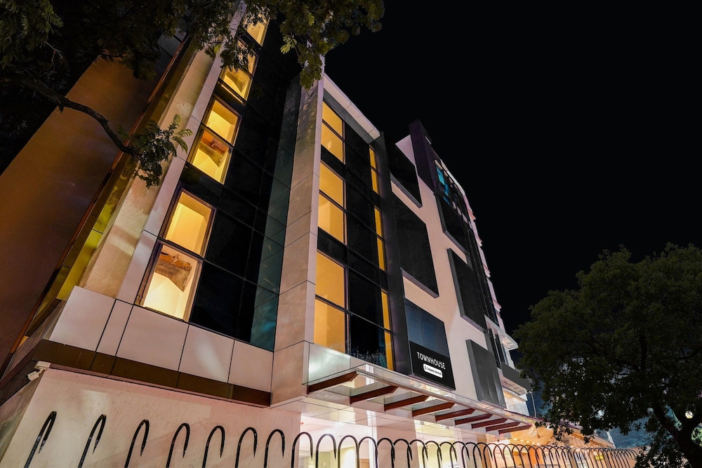 Elite Stays Near Prestige Shanti Niketan