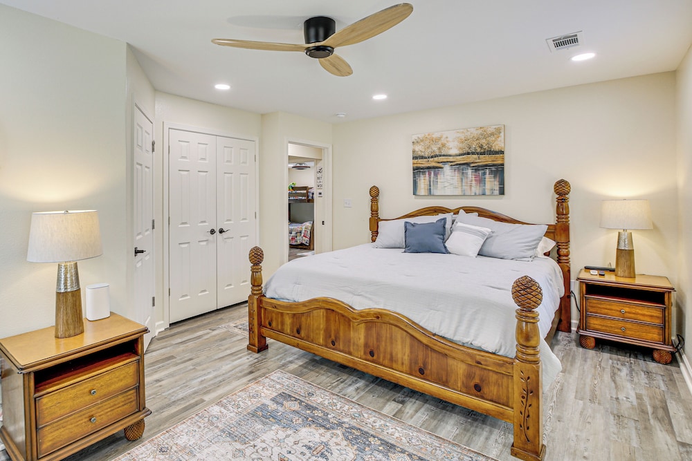 Lake Hamilton Retreat w/ Kayaks & Spacious Yard!