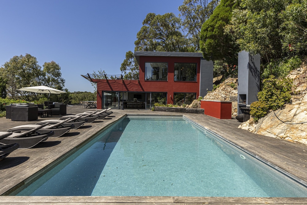 Carmim Villa by Cadenzalux
