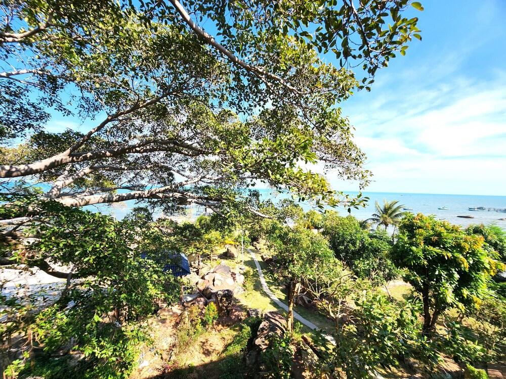 Sunny Shore Resort