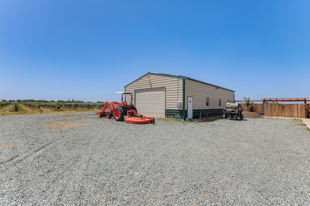 8 Mi to Lodi Lake: Luxe Home w/ On-site Vineyard
