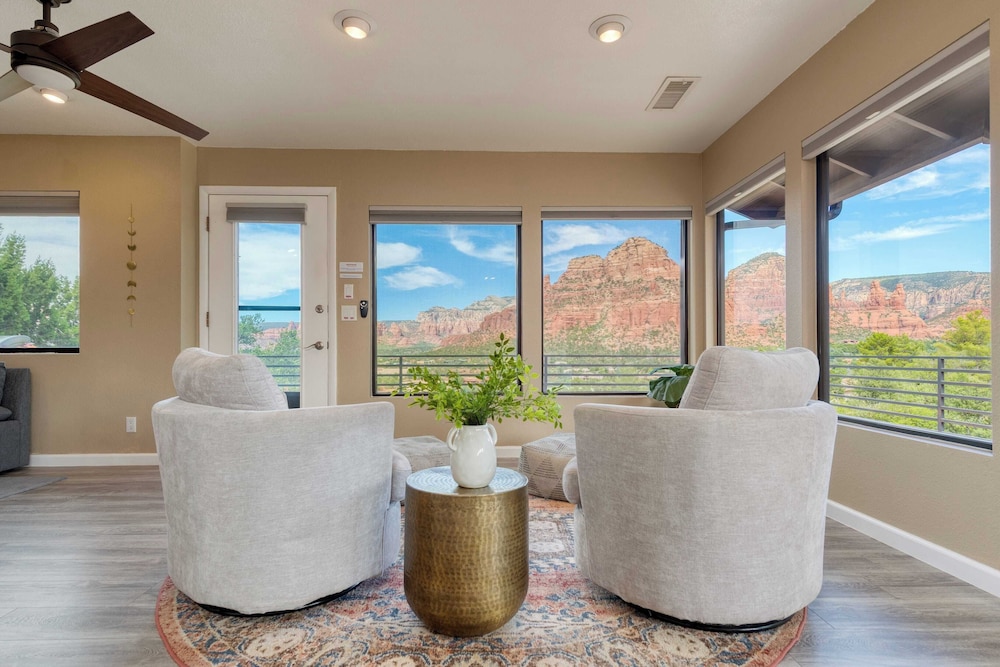 Mid-century Gem w/ Views, Hot Tub & Sunroom Lounge Red Rock Haven by Avantstay