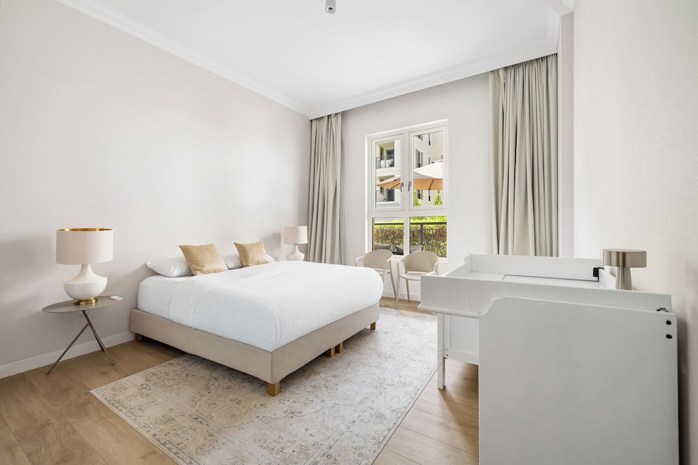 Stylish 2BR with Beach Access
